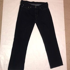 Dark blue levi jeans